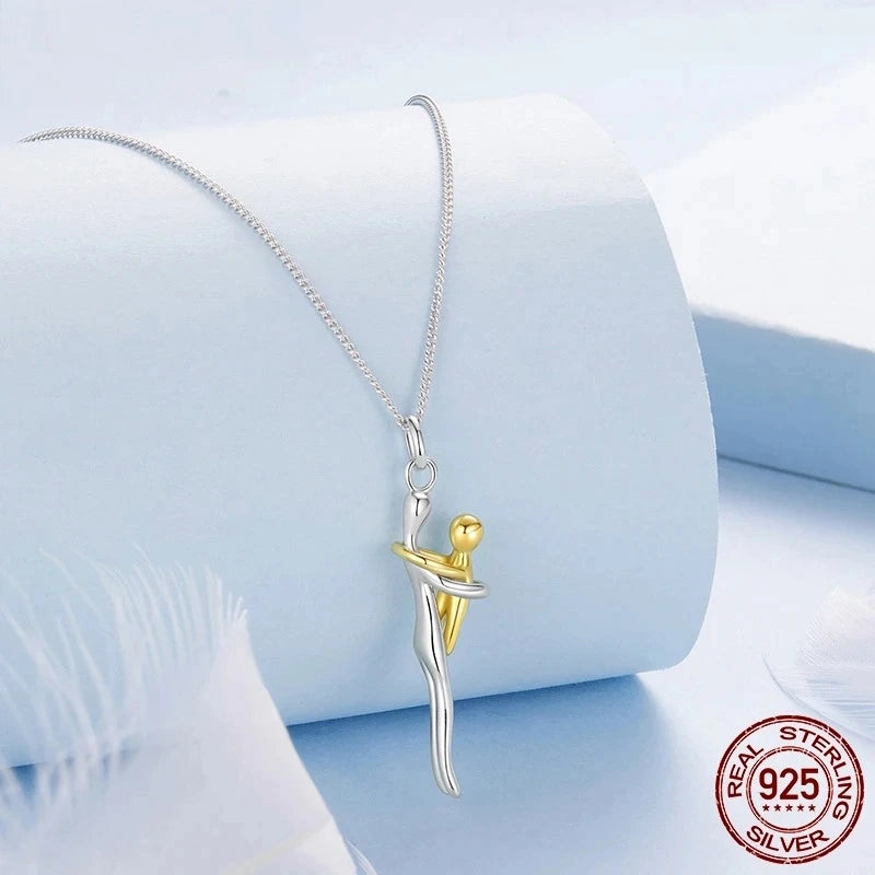 Élodie sterling silver motherhood necklace featuring a warm gold-plated child figure